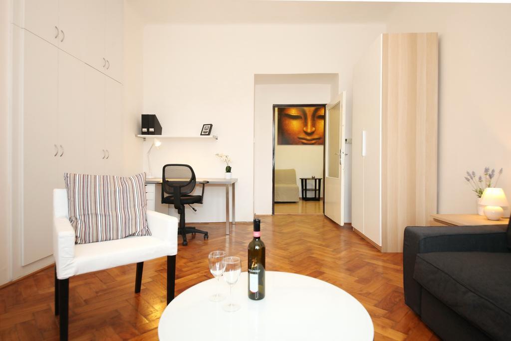 Apartments With 2 Bathrooms- 5 Minutes From Old Town - 102 M2 Praha Eksteriør bilde