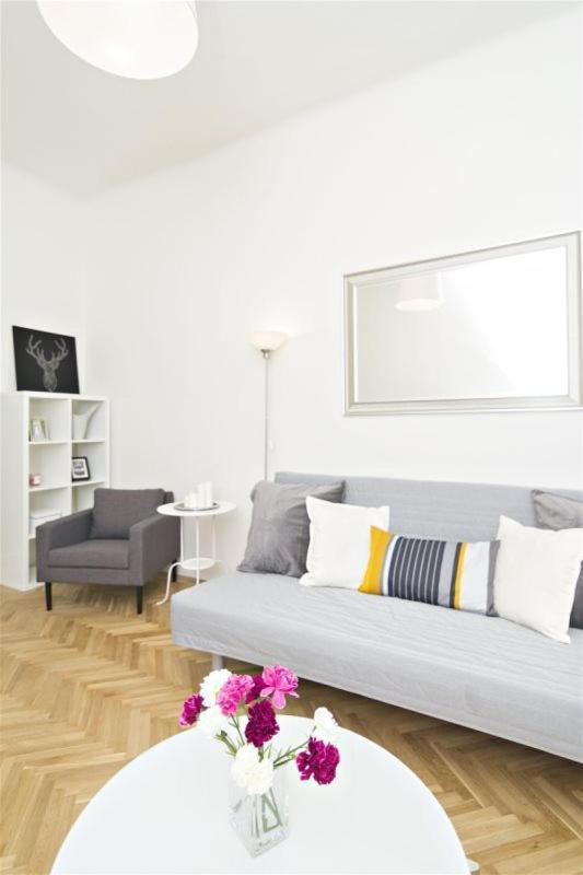 Apartments With 2 Bathrooms- 5 Minutes From Old Town - 102 M2 Praha Eksteriør bilde