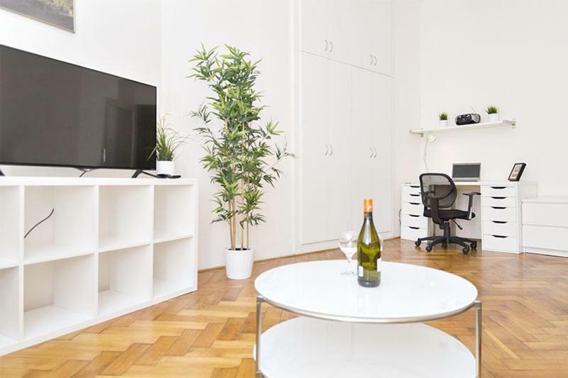 Apartments With 2 Bathrooms- 5 Minutes From Old Town - 102 M2 Praha Eksteriør bilde