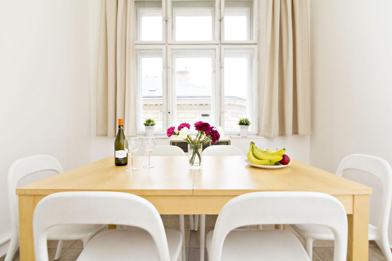 Apartments With 2 Bathrooms- 5 Minutes From Old Town - 102 M2 Praha Eksteriør bilde