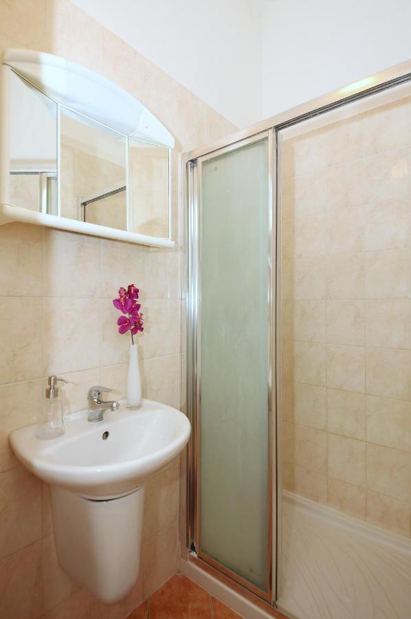 Apartments With 2 Bathrooms- 5 Minutes From Old Town - 102 M2 Praha Eksteriør bilde